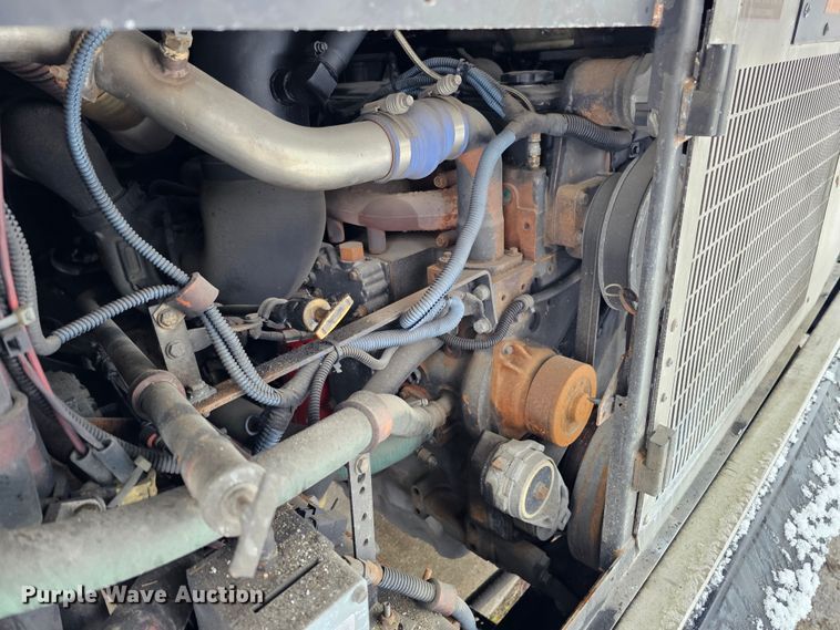 image for item DO4225 2004 Gillig G29B102N4  transit bus