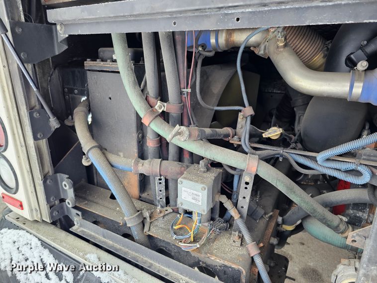 image for item DO4225 2004 Gillig G29B102N4  transit bus