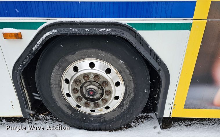 image for item DO4225 2004 Gillig G29B102N4  transit bus