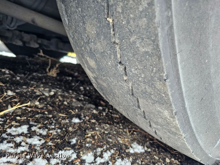 image for item DO4225 2004 Gillig G29B102N4  transit bus