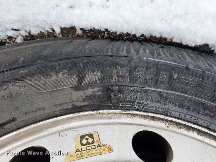 image for item DO4225 2004 Gillig G29B102N4  transit bus