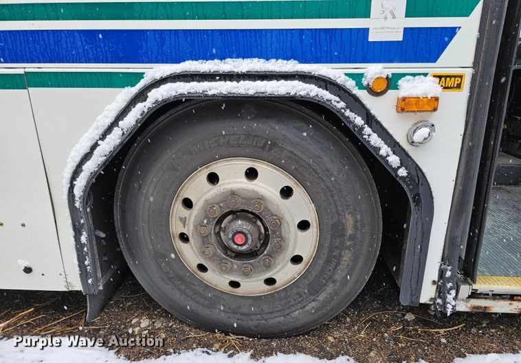 image for item DO4225 2004 Gillig G29B102N4  transit bus