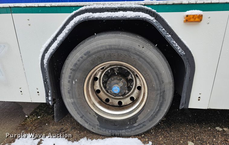 image for item DO4225 2004 Gillig G29B102N4  transit bus