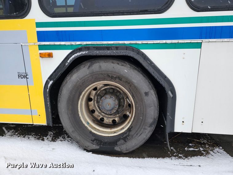 image for item DO4225 2004 Gillig G29B102N4  transit bus