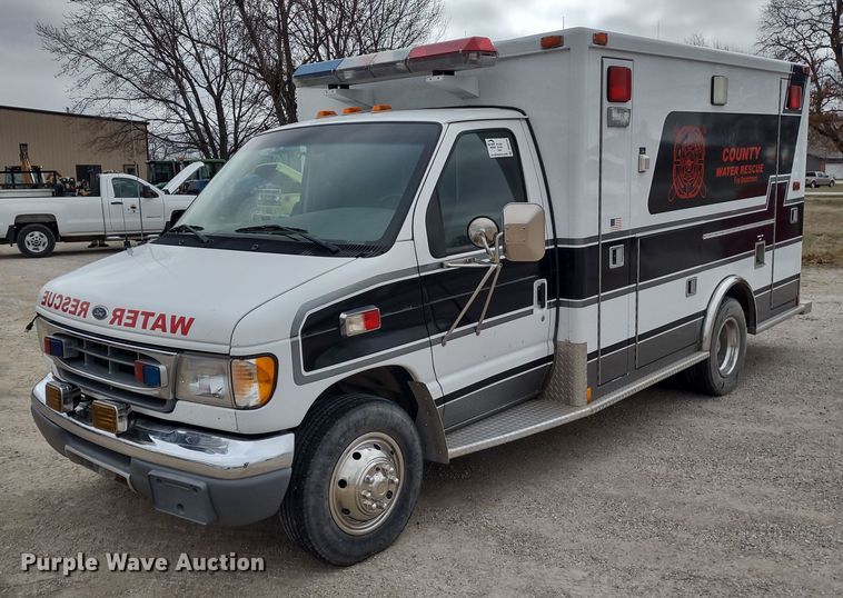 image for item DR8278 2000 Ford E350 Super Duty  ambulance
