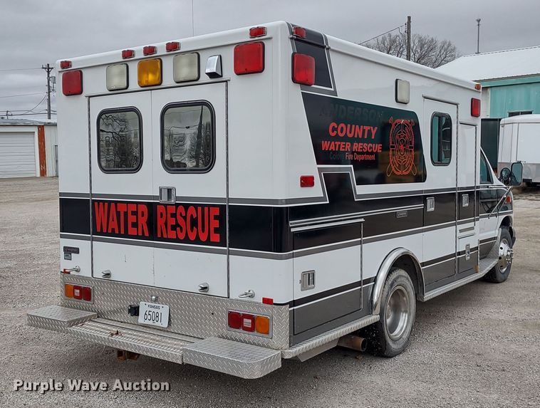 image for item DR8278 2000 Ford E350 Super Duty  ambulance