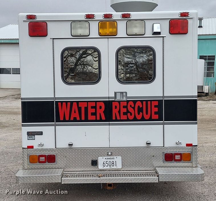 image for item DR8278 2000 Ford E350 Super Duty  ambulance