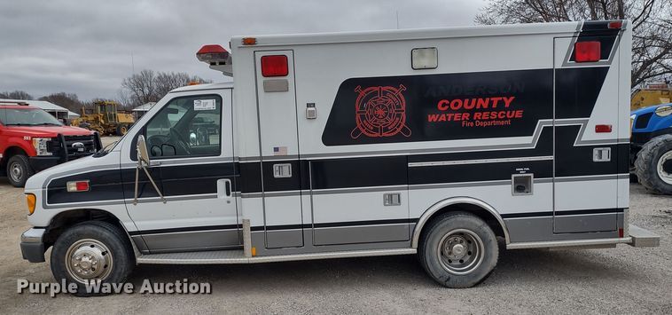 image for item DR8278 2000 Ford E350 Super Duty  ambulance