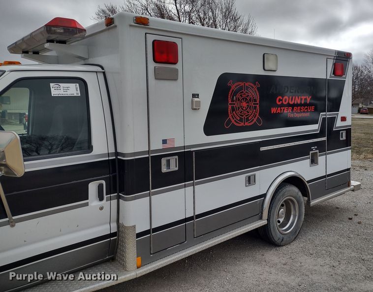 image for item DR8278 2000 Ford E350 Super Duty  ambulance