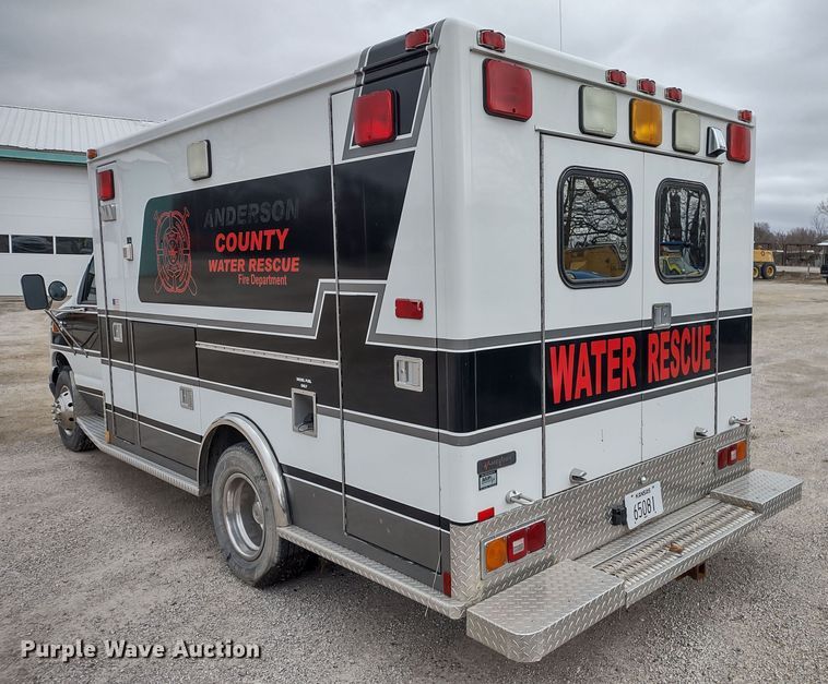 image for item DR8278 2000 Ford E350 Super Duty  ambulance