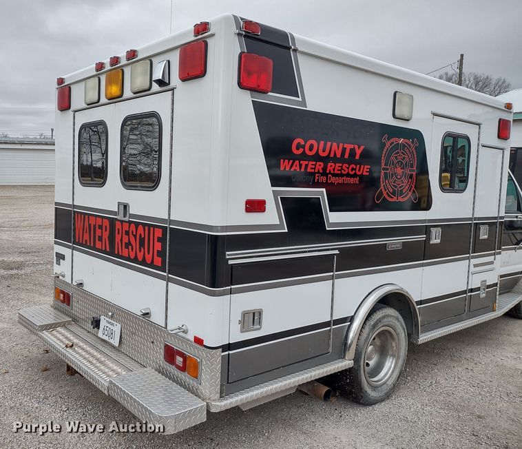 image for item DR8278 2000 Ford E350 Super Duty  ambulance