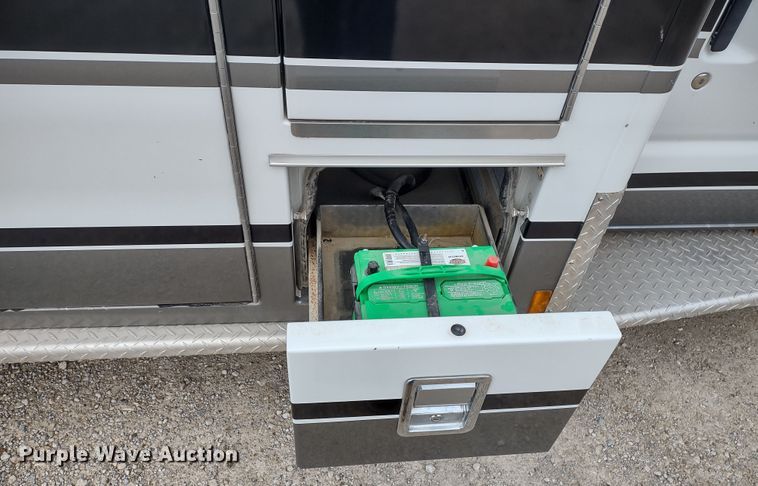 image for item DR8278 2000 Ford E350 Super Duty  ambulance