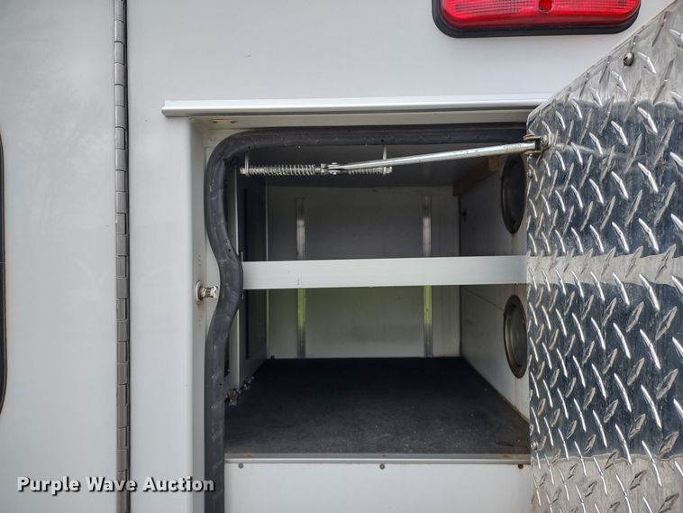 image for item DR8278 2000 Ford E350 Super Duty  ambulance