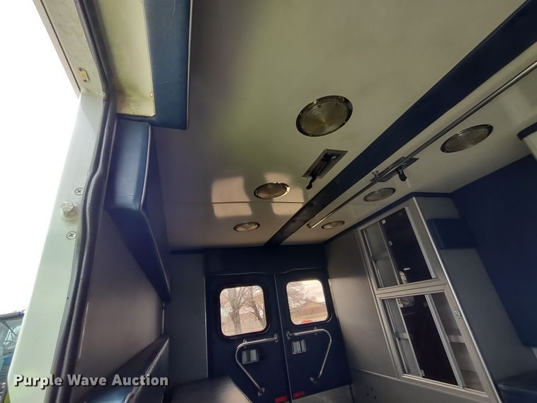 image for item DR8278 2000 Ford E350 Super Duty  ambulance