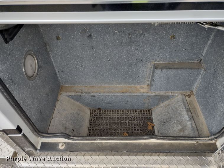 image for item DR8278 2000 Ford E350 Super Duty  ambulance