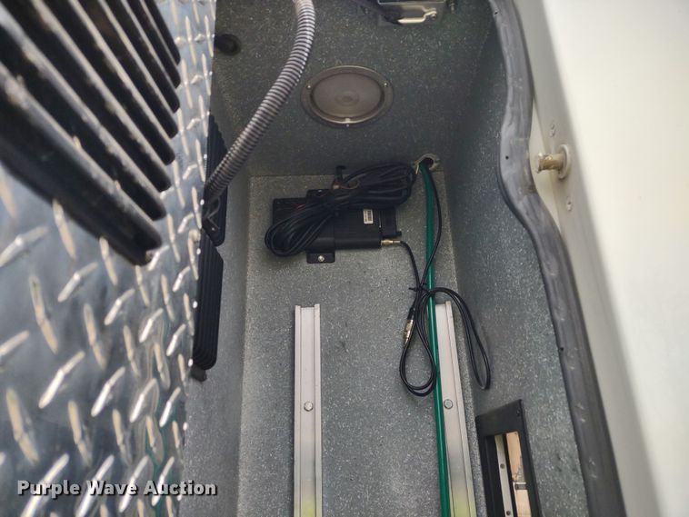 image for item DR8278 2000 Ford E350 Super Duty  ambulance