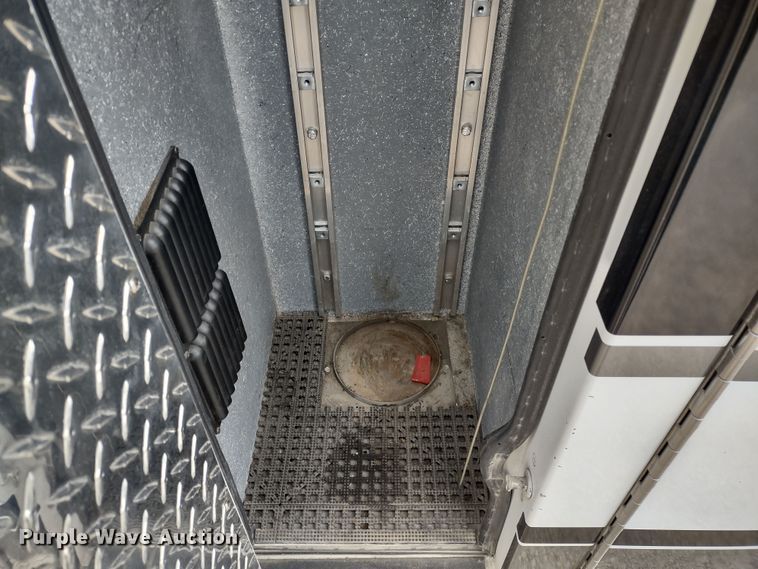 image for item DR8278 2000 Ford E350 Super Duty  ambulance