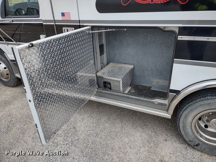 image for item DR8278 2000 Ford E350 Super Duty  ambulance