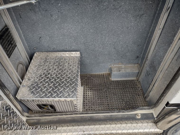 image for item DR8278 2000 Ford E350 Super Duty  ambulance