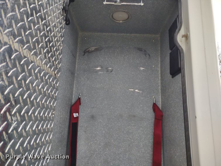 image for item DR8278 2000 Ford E350 Super Duty  ambulance