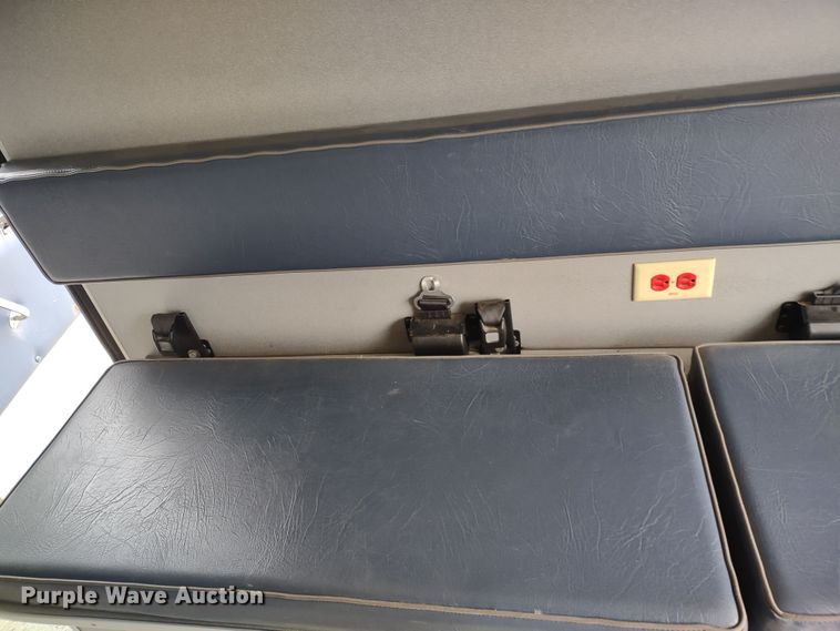 image for item DR8278 2000 Ford E350 Super Duty  ambulance