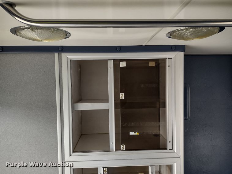 image for item DR8278 2000 Ford E350 Super Duty  ambulance