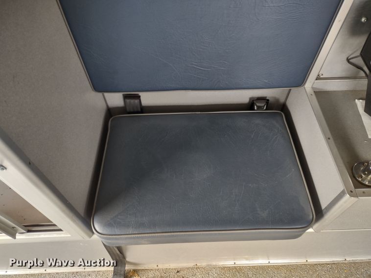 image for item DR8278 2000 Ford E350 Super Duty  ambulance