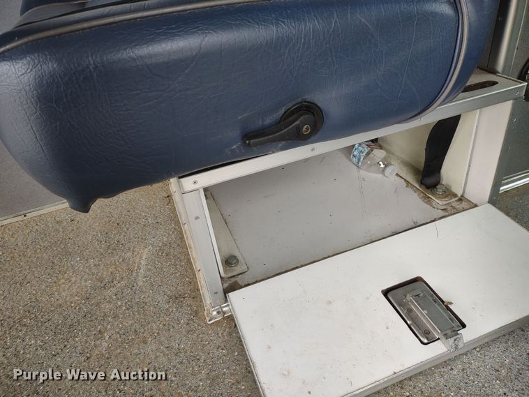 image for item DR8278 2000 Ford E350 Super Duty  ambulance