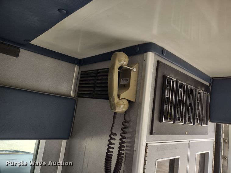 image for item DR8278 2000 Ford E350 Super Duty  ambulance