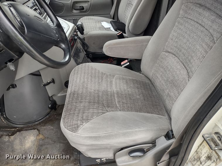 image for item DR8278 2000 Ford E350 Super Duty  ambulance