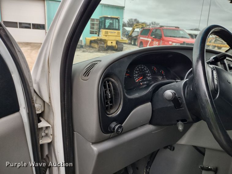 image for item DR8278 2000 Ford E350 Super Duty  ambulance