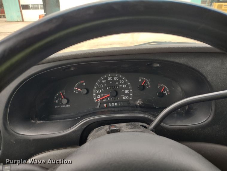 image for item DR8278 2000 Ford E350 Super Duty  ambulance