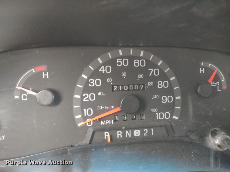 image for item DR8278 2000 Ford E350 Super Duty  ambulance