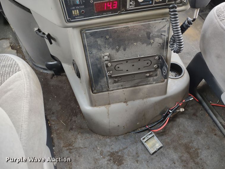 image for item DR8278 2000 Ford E350 Super Duty  ambulance