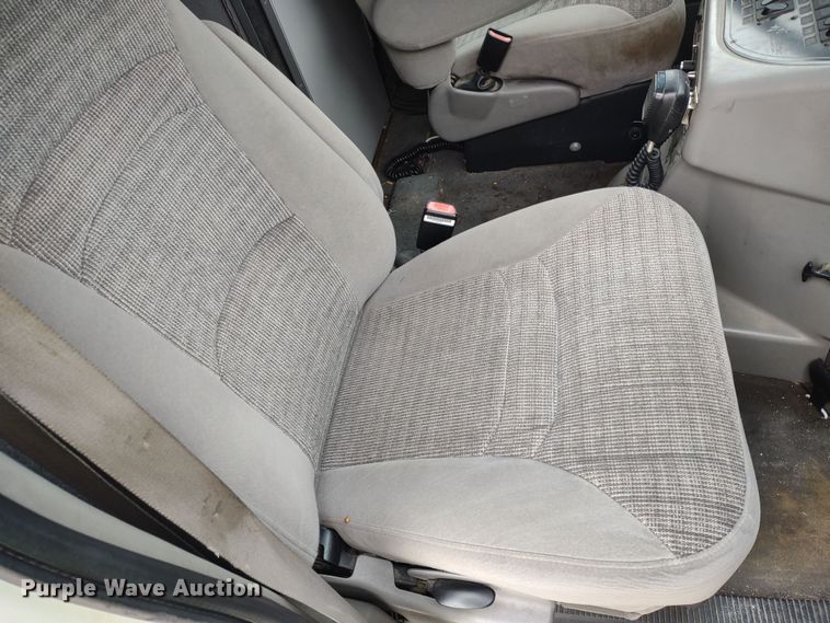 image for item DR8278 2000 Ford E350 Super Duty  ambulance