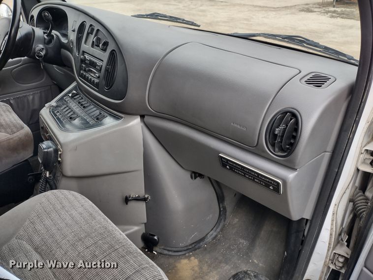 image for item DR8278 2000 Ford E350 Super Duty  ambulance