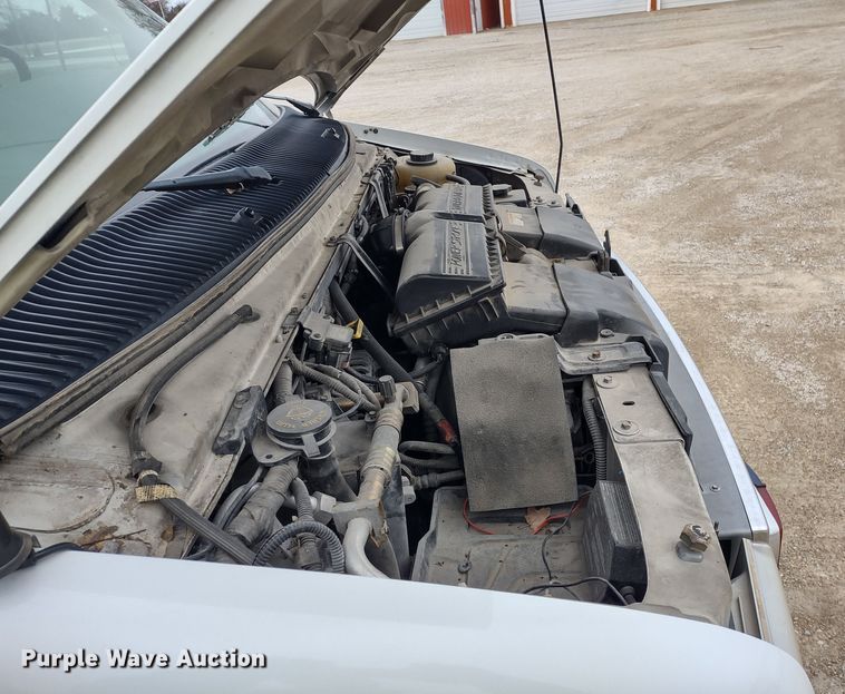 image for item DR8278 2000 Ford E350 Super Duty  ambulance