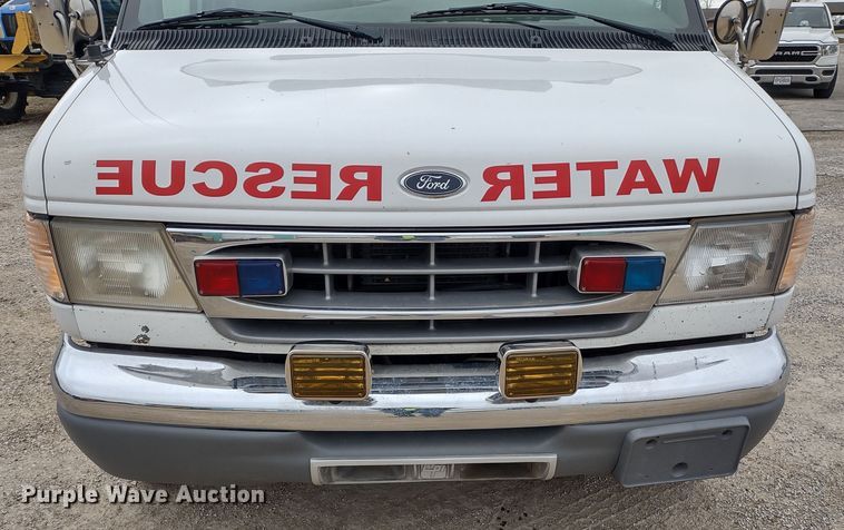 image for item DR8278 2000 Ford E350 Super Duty  ambulance