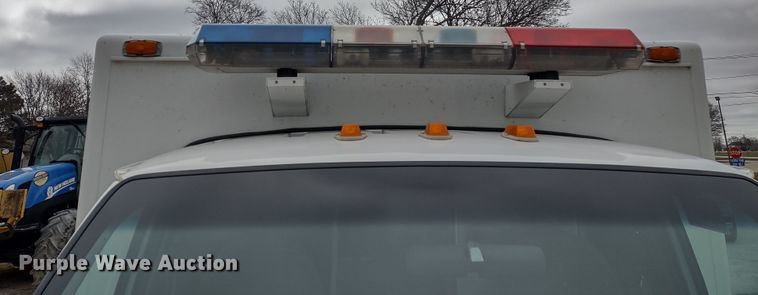 image for item DR8278 2000 Ford E350 Super Duty  ambulance