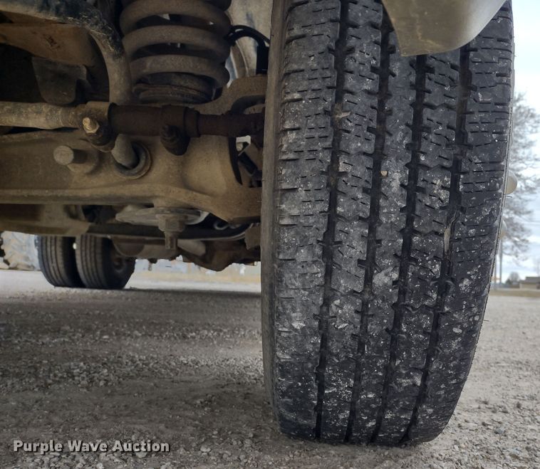 image for item DR8278 2000 Ford E350 Super Duty  ambulance