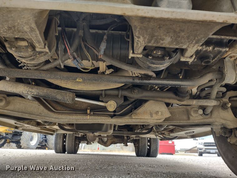 image for item DR8278 2000 Ford E350 Super Duty  ambulance