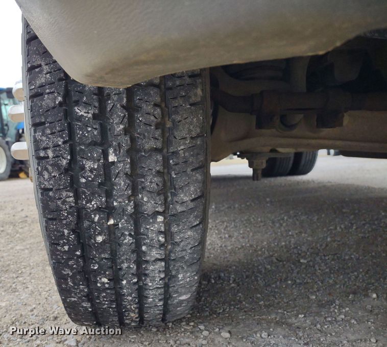 image for item DR8278 2000 Ford E350 Super Duty  ambulance