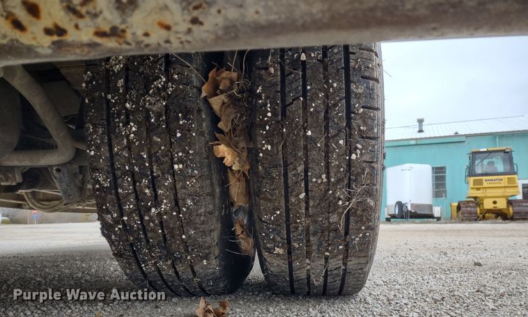 image for item DR8278 2000 Ford E350 Super Duty  ambulance