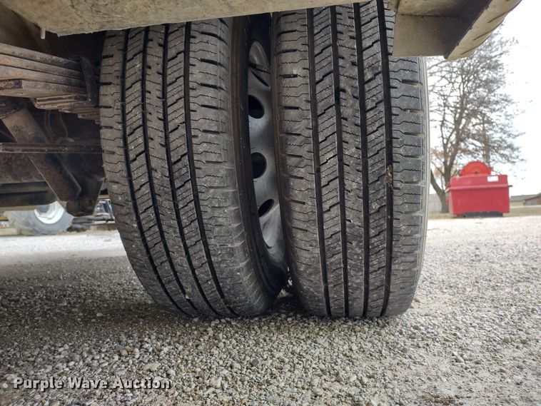 image for item DR8278 2000 Ford E350 Super Duty  ambulance