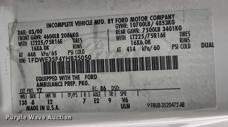 image for item DR8278 2000 Ford E350 Super Duty  ambulance