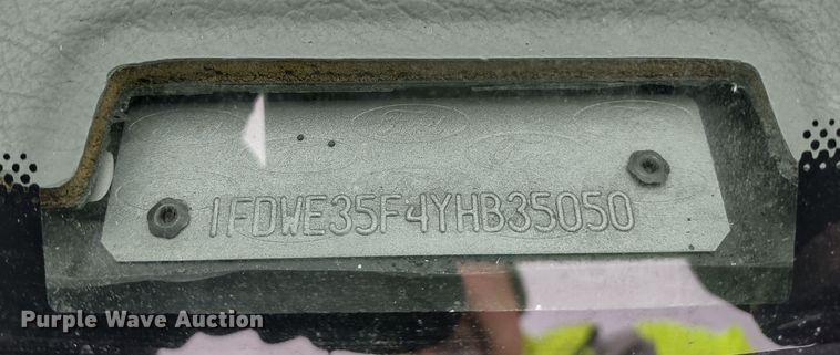 image for item DR8278 2000 Ford E350 Super Duty  ambulance