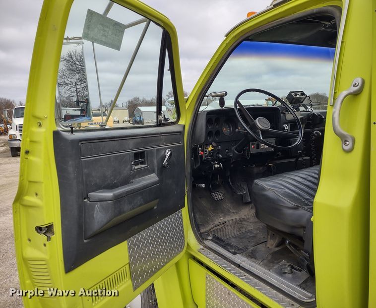 image for item DR8279 1985 GMC C7  pumper fire truck