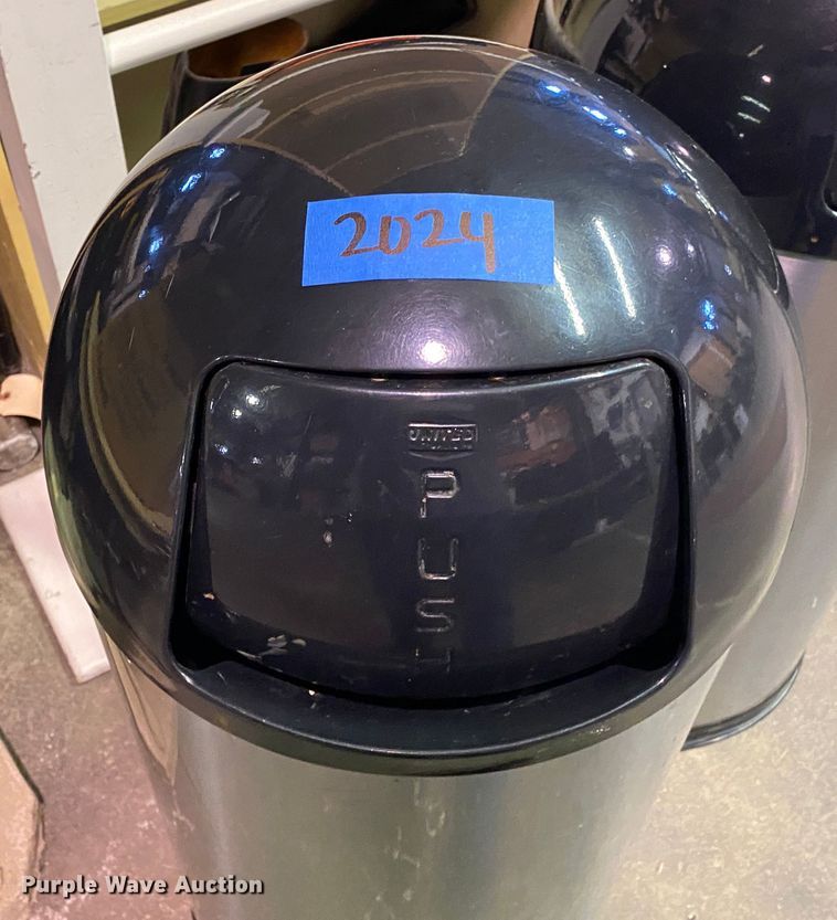 image for item IG9845 (3) trash cans