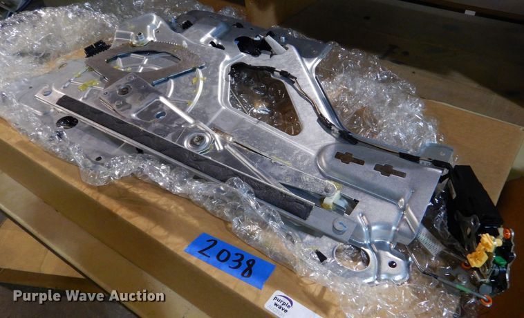 image for item IG9979 GM 23348408  front side door locking system module assembly