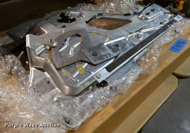 image for item IG9979 GM 23348408  front side door locking system module assembly